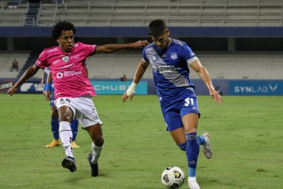 Los azules juegan con un hombre menos.