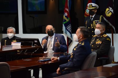 Reunión del ministro Donoso con la nueva cúpula de las Fuerzas Armadas.