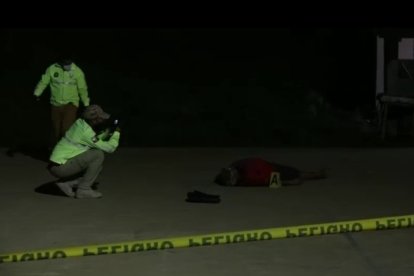 Agentes especializados realizaron el procesamiento en la escena del ataque.