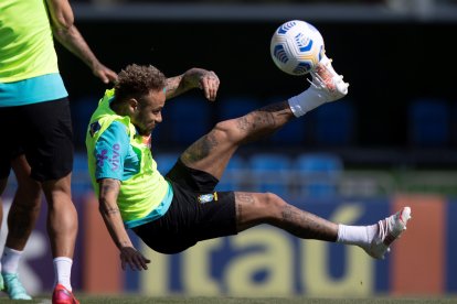 Neymar, en un entrenamiento con la selección brasileña.