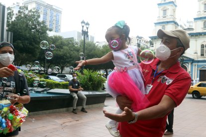 Jornada. Diferentes padres salieron con sus pequeños.