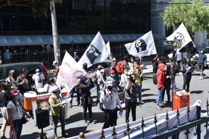 Durante la medida de hecho estuvieron representantes de varios colectivos sociales.