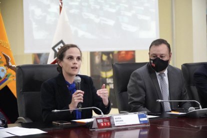 La ministra de Educación, María Brown, estuvo en la reunión del COE Nacional.