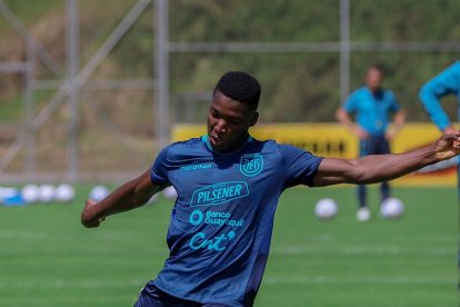 Moisés Caicedo es uno de los jugadores que no estará presente en el duelo ante Brasil.