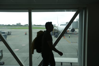 Referencial. No podrán entrar en España los viajeros procedentes de Brasil, la India y Sudáfrica debido a la alta incidencia de las variantes de la covid-19.