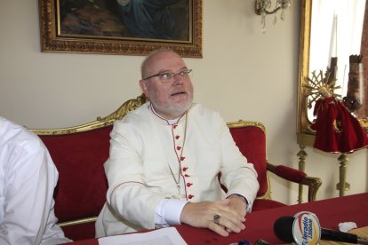 Reinhard Marx en su visita a Ecuador en 2012. Hoy renunció admitiendo su responsabilidad en los señalamientos de abusos sexuales.