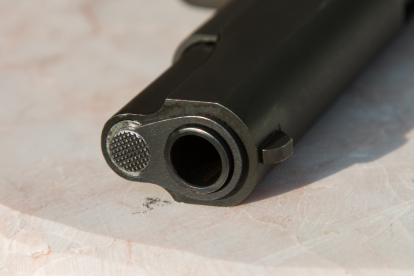 La policía investiga el móvil del crimen.