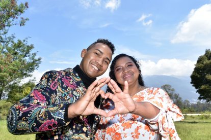 La música unió a madre e hijo. Bomba es el género que más les gusta.