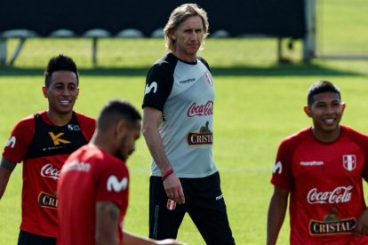Ricardo Gareca alista a la selección de Perú, para visitar a Ecuador.