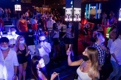 Discotecas en Italia ya quieren abrir pese a la gravedad de la pandemia.