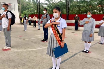 Con el respectivo distanciamiento, los alumnos del plantel Elisio Olalla iniciaron sus clases presenciales.