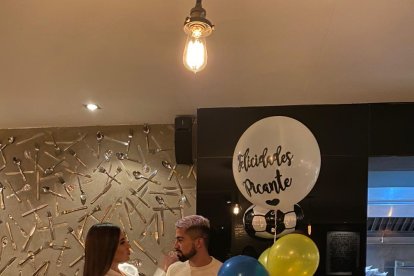 En 2015, 

Daniela le solicitó una entrevista a Adolfo, pero él le dejó en visto. Ahora recuerdan eso entre risas.