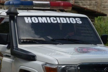 La policía se hizo presente en el lugar donde ocurrió el femicidio