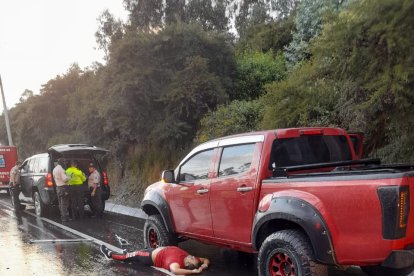 Las víctimas fueron rematadas a tiros por sus asesinos cuando agonizaban en el suelo, según la Policía.
