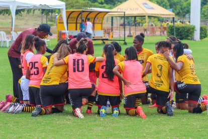 Las 'peladas' de Barcelona suman 10 puntos en la Zona 1 de la Superliga.