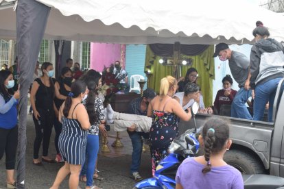 Jaime Portilla, después de haber sido velado por algunas horas, fue llevado a una casa de salud para que certifiquen que supuestamente no estaba muerto.