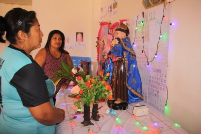 Cada día, el santo fue llevado a las viviendas de sus devotos que realizaron velorios y rezos.