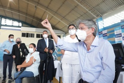 Este viernes 11 de junio el presidente Lasso recibió su primera dosis anticovid.