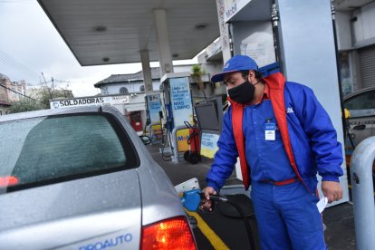 Referencial. Los combustibles subieron y muchos sectores han reclamado porque el costo no ha dejado de incrementarse desde el año pasado.
