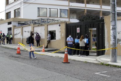 En la  Universidad Salesiana hubo atención para los ciudadanos programados para la vacuna. No se registraron aglomeraciones.