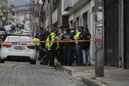 Los policías fueron baleados dentro de la patrulla en la que laboraban.