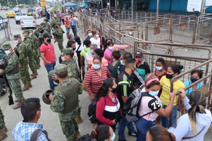 Familiares se internos piden información  de sus parientes. La Policía  dio los nombres de 7 PPL heridos y de un fallecido
