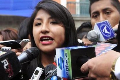 La hija del exmandatario boliviano enfrenta críticas por haberse vacunado antes de tiempo.