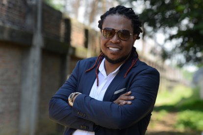 Harold Angulo Vencé nació el 3 de julio de 1982 en Buenaventura. Adoptó el nombre de Junior Jein para incursionar en la música.