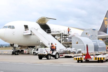 Llega nuevo lote de vacunas anticovid.