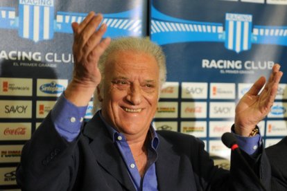 El exentrenador argentino Alfio Basile, ingresado por neumonía