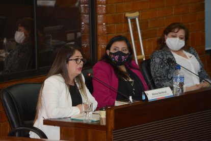 Paulina Izurieta (centro) votó a favor de la remoción de Jorge Yunda, en las sesión del 3 de junio.