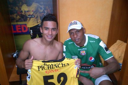 Kevin Torres junto a Máximo Banguera en el Barcelona del 2012