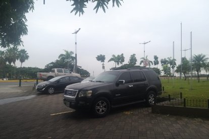 Los autos involucrados en el delito.