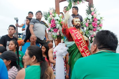 La fiesta y a la vez ritual ancestral venera a los santos apóstoles Pedro y Pablo.