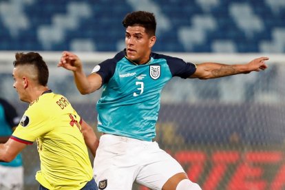 Piero Hincapié (d) debutó con la Tricolor, en el duelo ante Colombia, en el arranque de la Copa América.
