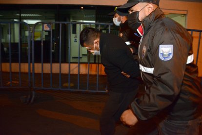 El sujeto fue detenido la madrugada de ayer y lo trasladaron a la Unidad de Flagrancia.