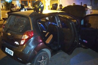 Este carro fue abordado por una pareja a la que luego secuestraron.