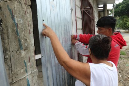Sujetos desconocidos llegaron en un automóvil, bajaron y empezaron a disparar en contra de los asistentes.