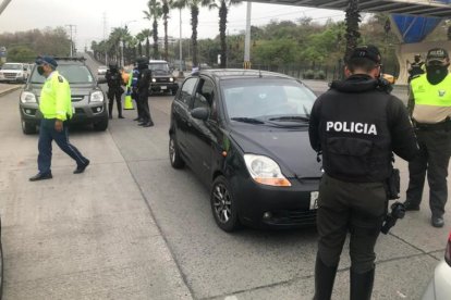 Los controles vehiculares están en todas las ciudades del país.