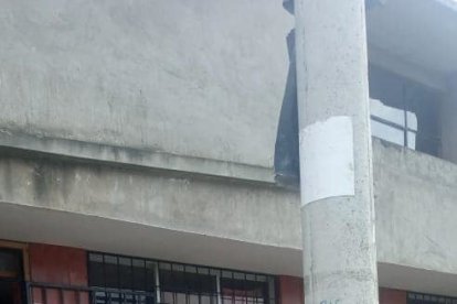 El retenido estuvo cerca de 30 minutos atado al poste. La gente le decía que no robe.