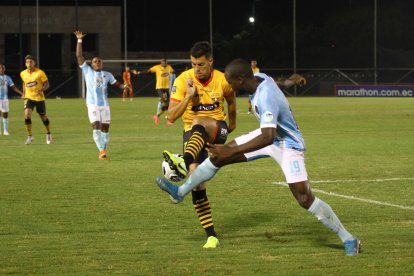 Barcelona y 9 de Octubre igualan sin goles, en la semifinal de la Supercopa Ecuador.