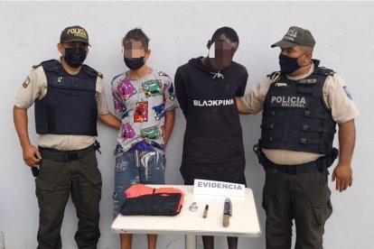 Los detenidos tenían en su poder los objetos sustraídos a la pareja.