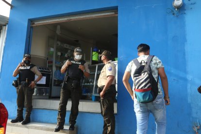 Agentes de la Policía Nacional custodiaban el sitio del suceso.