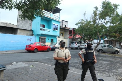 A la mañana siguiente, agentes de la Policía Nacional custodiaban el sitio