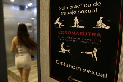 Estos letreros están ubicados en las habitaciones de algunos centros de tolerancia de Quito.