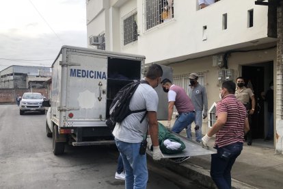 La policía realizó el levantamiento del cadáver en la ciudadela Universitaria.
