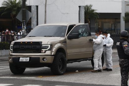 Una pareja que viajaba en una camioneta fue atacada en el sur de la urbe.