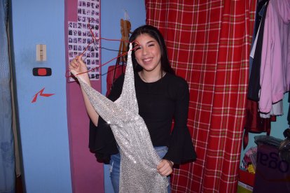 Su mamá es quien la asesora y la ayuda a lucir radiante en sus presentaciones.