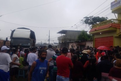 El sábado, decenas de personas acudieron a la Venus tras lo anunciado por la Fiscalía. Resultó ser una entrega de canastas.