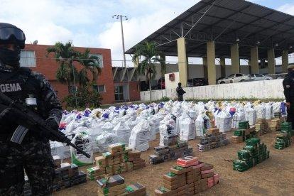 El alcaloide estaba 'tapiñado' entre latas de atún cuyo destino era España.